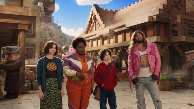 Scene still from Minecraft: The Movie (currently showing), featuring the film’s signature all-cubic visual world designed in homage to the game. A family-friendly box office phenomenon now reigning as Japan’s No.1 foreign film of 2025.